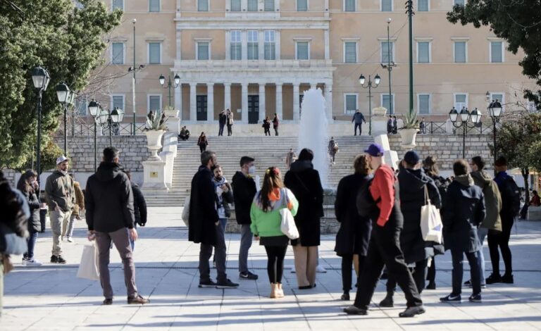 Χήρες και ορφανά εκτός μίνι ασφαλιστικού - Το πέναλτι για ανάληψη εργασίας και η περικοπή σύνταξης φοιτητή